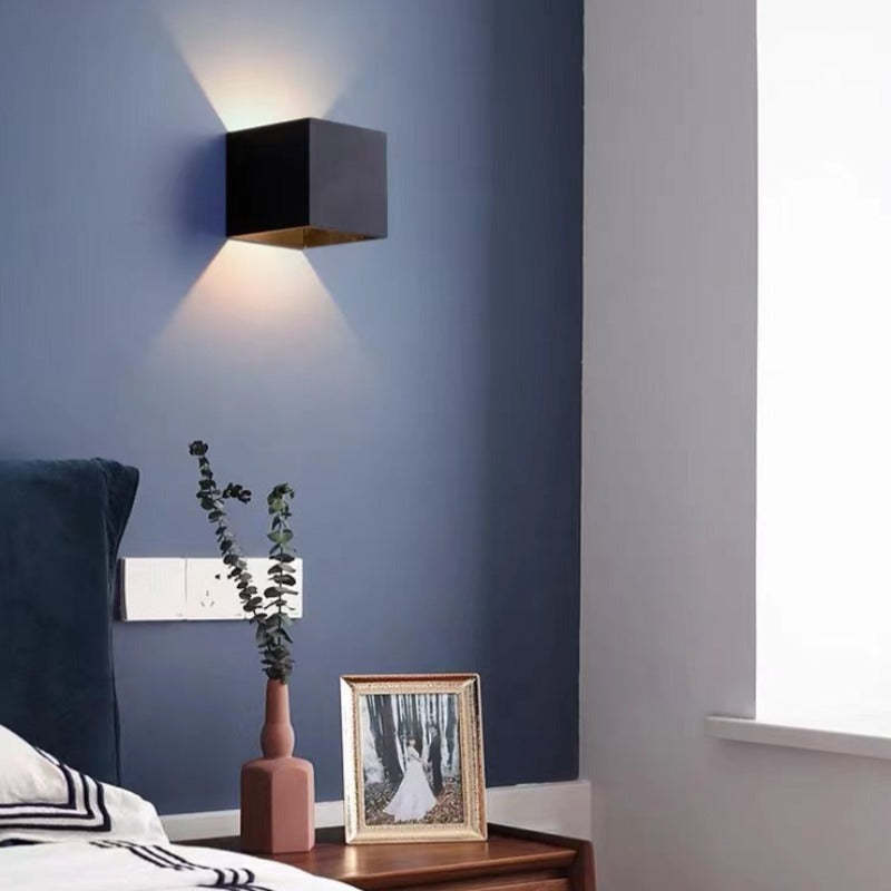 GlowCast | Wandleuchte – Energiesparende LED-Lösung für Innen & Außen 10 W: B10cm x L4.5cm x H10cm Schwarz Decorique.de