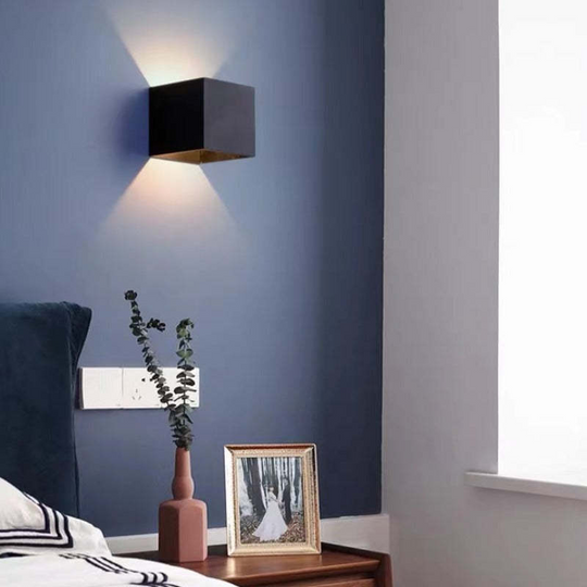 GlowCast | Wandleuchte – Energiesparende LED-Lösung für Innen & Außen 10 W: B10cm x L4.5cm x H10cm Schwarz Decorique.de