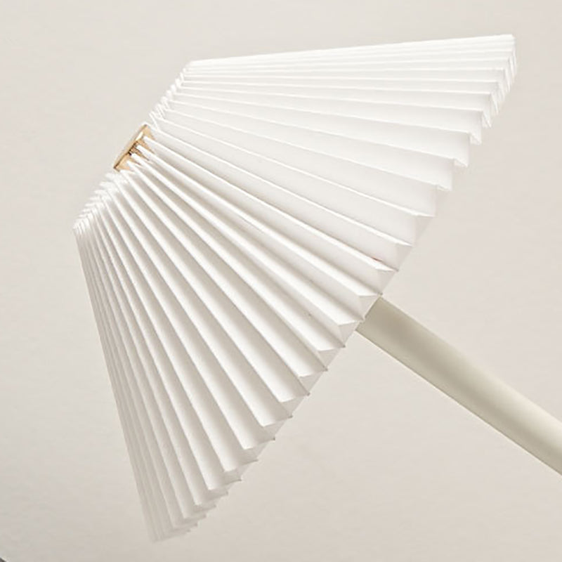 GlowCone | Kegelförmige Stoff-Tischleuchte im Scandi-Stil Decorique.de