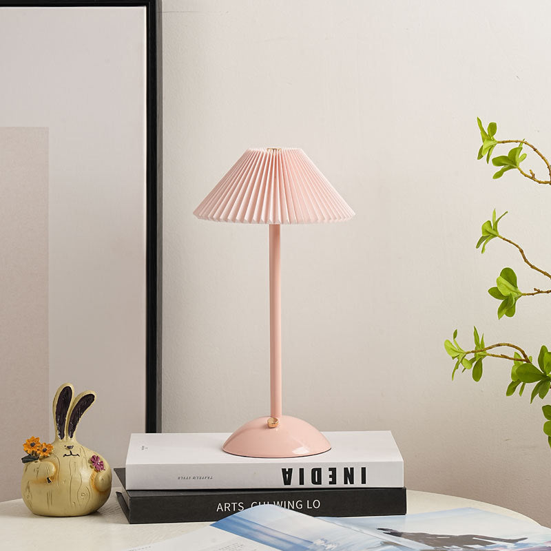 GlowCone | Kegelförmige Stoff-Tischleuchte im Scandi-Stil Rosa Lampenschirm + Rosa Fuß 230V Decorique.de