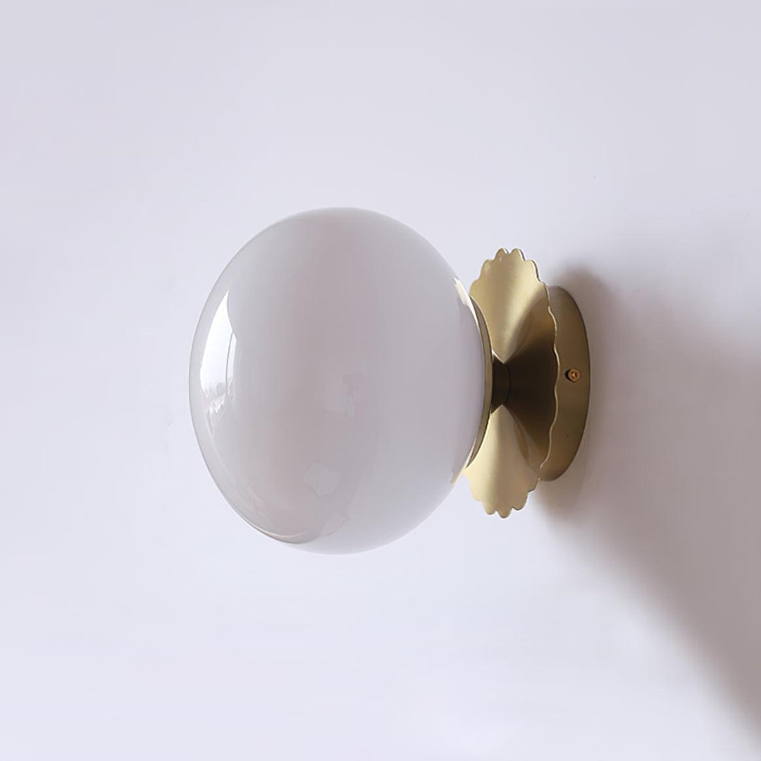 GlowMallow | Wandleuchte – Stilvolle Kugel mit Sanfter Ausstrahlung Gold+Weiß Decorique.de
