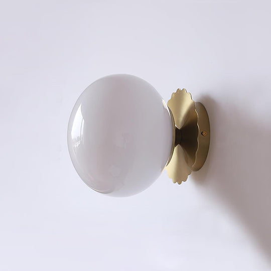 GlowMallow | Wandleuchte – Stilvolle Kugel mit Sanfter Ausstrahlung Gold+Weiß Decorique.de