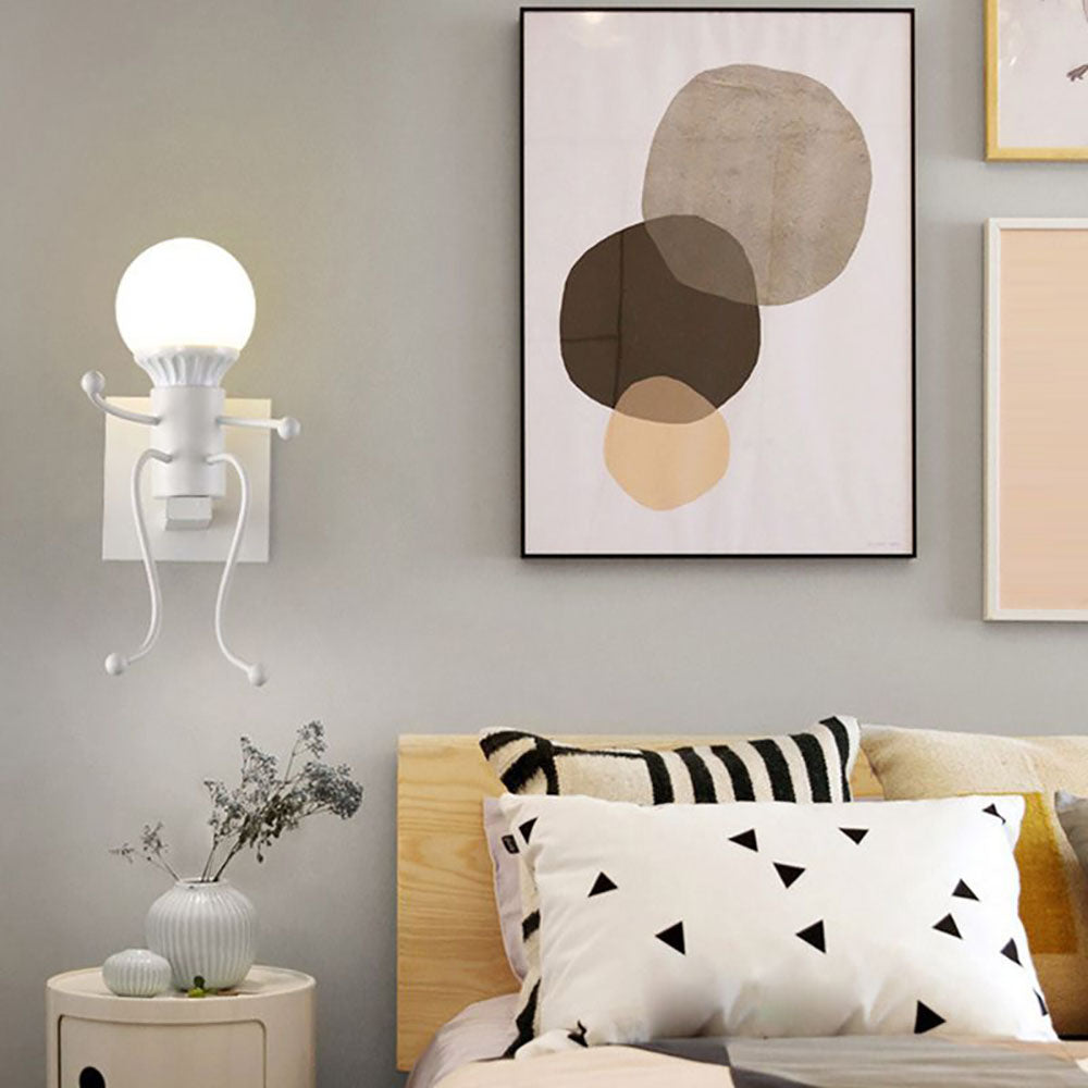 GlowMate | Verspielte Wandleuchte Weiß Sitzend Decorique.de