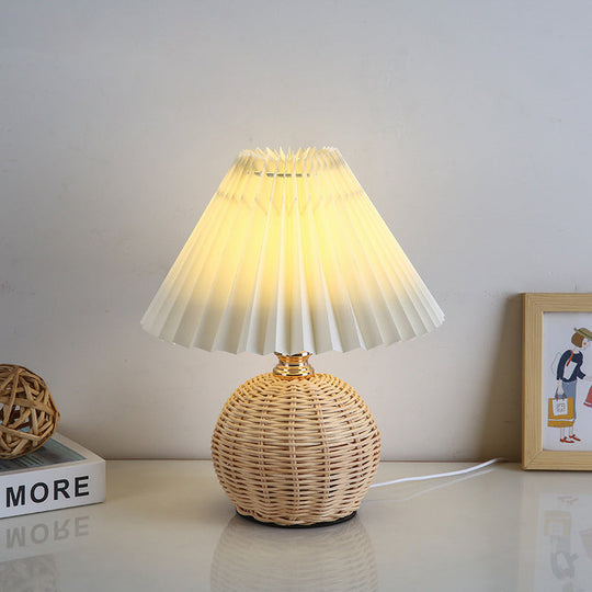 GlowWeave | Sanft dimmbare Rattanleuchte mit Fernbedienung Beige 230V Decorique.de