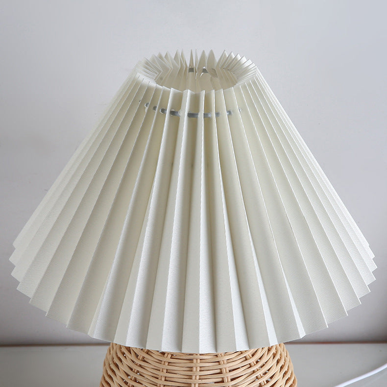 GlowWeave | Sanft dimmbare Rattanleuchte mit Fernbedienung Decorique.de