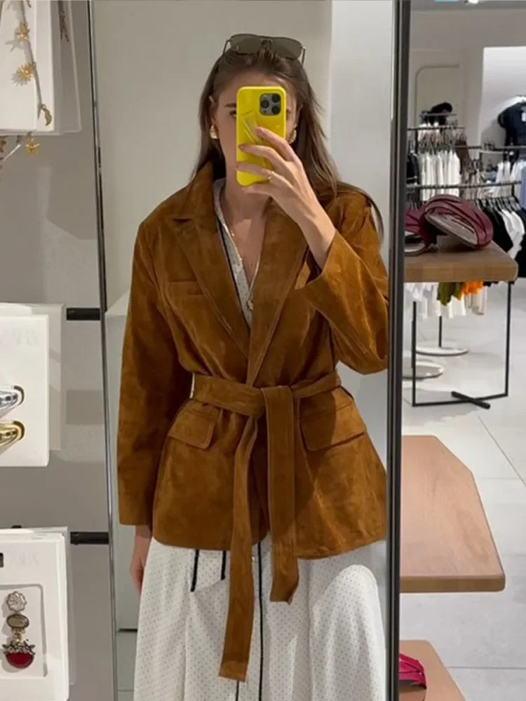 Larisse | Damen Wildleder Gürtelmantel – Elegant & Vielseitig Decorique.de