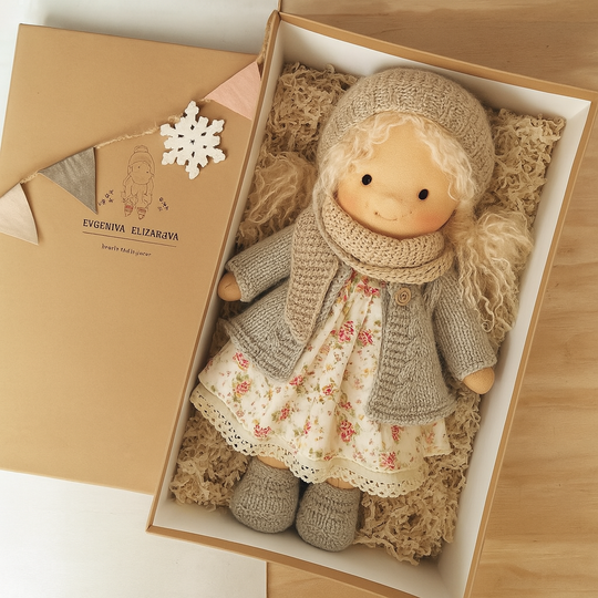 LittleCarol | Handgemachte Waldorf-Puppe – Sanft, Waschbar & Langlebig C Decorique.de