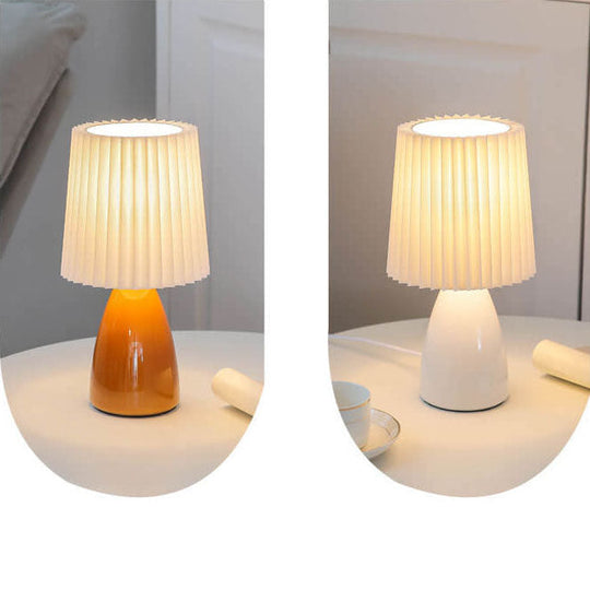 LumiPleat | Nordic Vintage Faltenschirm Glasbasis 1-Licht Tischlampe Decorique.de