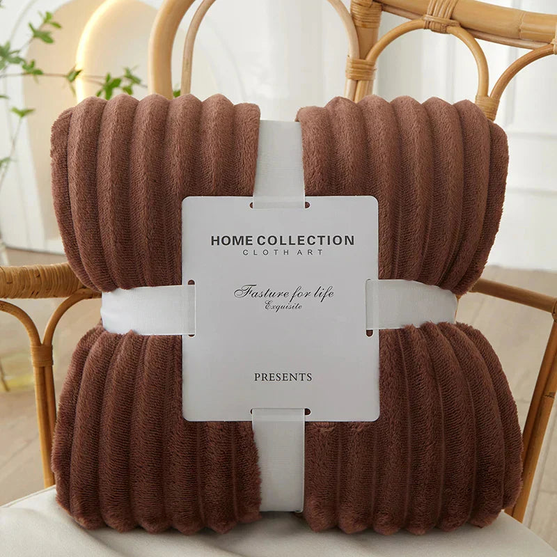 LunaWeave | Breite Gestreifte Flanell-Fleece-Decke – Weich & Warm Dunkelbraun Decorique.de