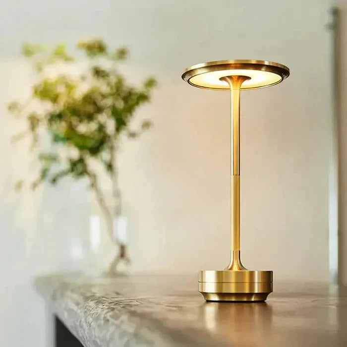 Luxalamp | Wiederaufladbare Tischlampe Gold Decorique.de