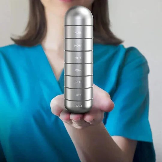 MediCase | Kompakter 7-Tage-Pillenorganizer aus Aluminium Decorique.de