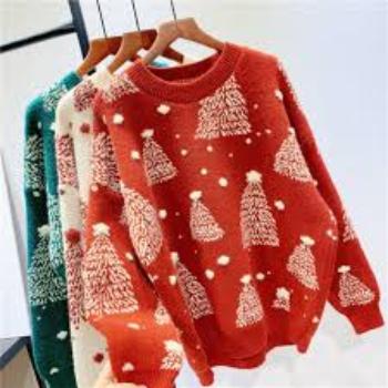 MerryKnit | Gemütlicher Weihnachtsbaum-Strickpullover Decorique.de