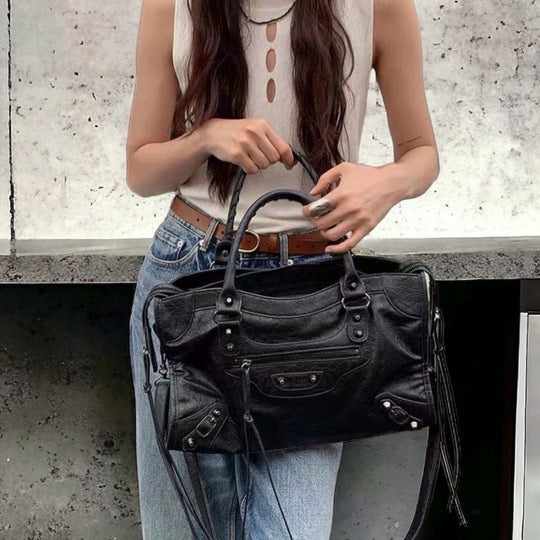 ModeEdge | Damen Tasche – Geräumig mit Chic Details Decorique.de