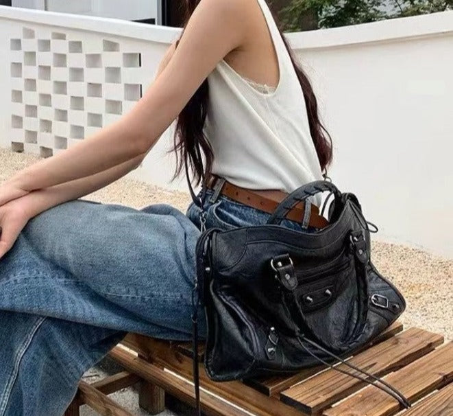 ModeEdge | Damen Tasche – Geräumig mit Chic Details Decorique.de