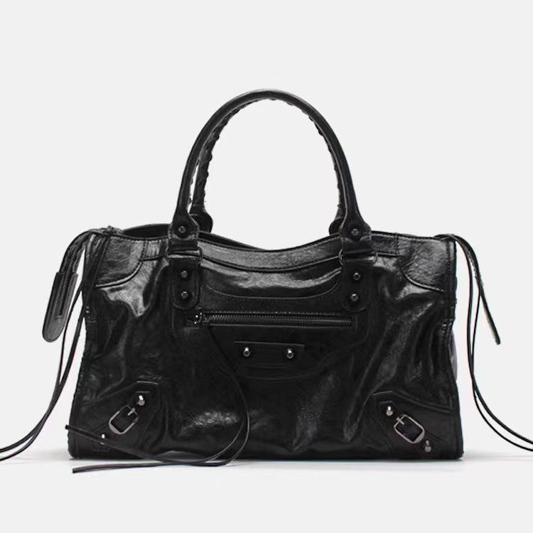 ModeEdge | Damen Tasche – Geräumig mit Chic Details Decorique.de