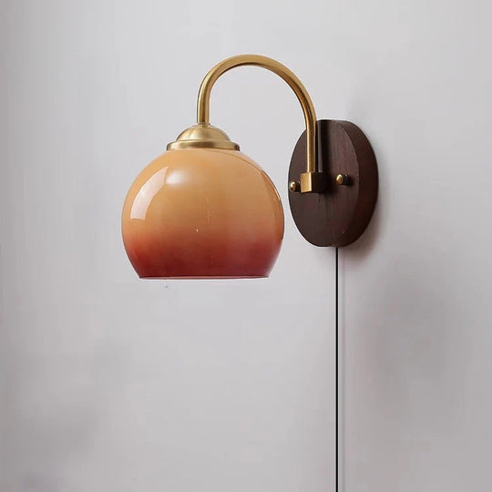 NordOval | Skandinavisch inspirierte Wandleuchte Stecker B - Karamellfarbe 230V Decorique.de