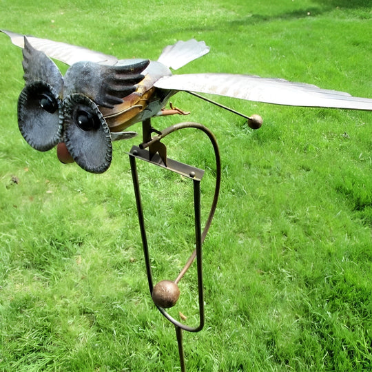 OwlSpire | Gartenkunst-Vogel Terrassen-Dekoration Fliegende Eule Decorique.de