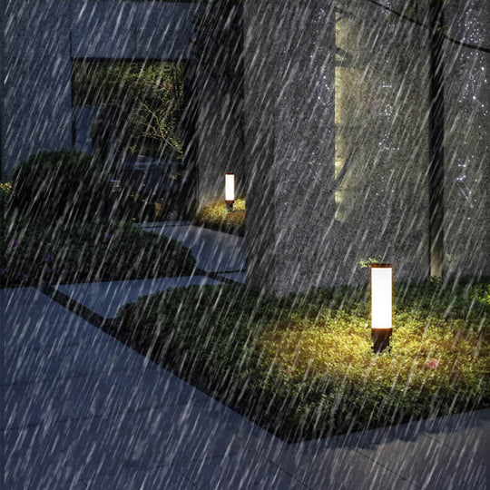 PathBeam | Moderne Acryl wasserdichte kreative Lippenstift-Design LED Außenrasenstehlampe Decorique.de