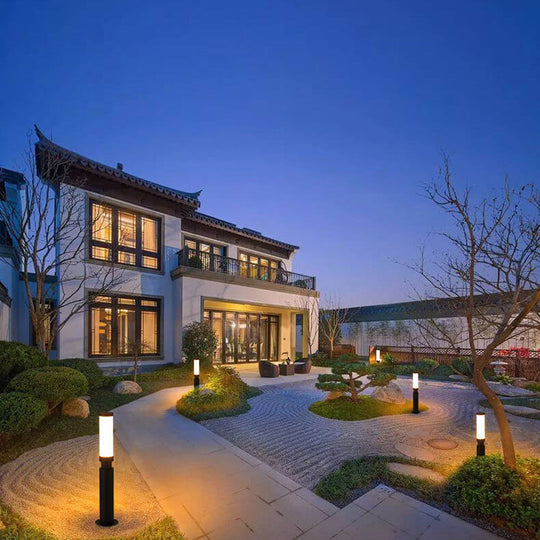 PathBeam | Moderne Acryl wasserdichte kreative Lippenstift-Design LED Außenrasenstehlampe Decorique.de