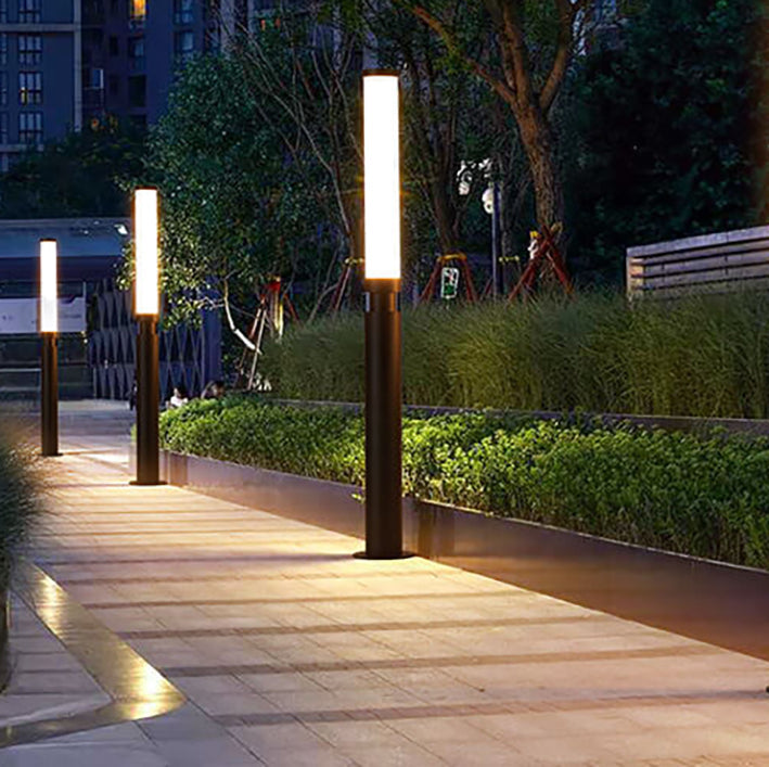 PathBeam | Moderne Acryl wasserdichte kreative Lippenstift-Design LED Außenrasenstehlampe Decorique.de