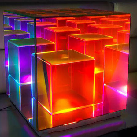 PixelGlow | Moderne Acryl RGB Linie Rubik's Cube LED Tischlampe Decorique.de