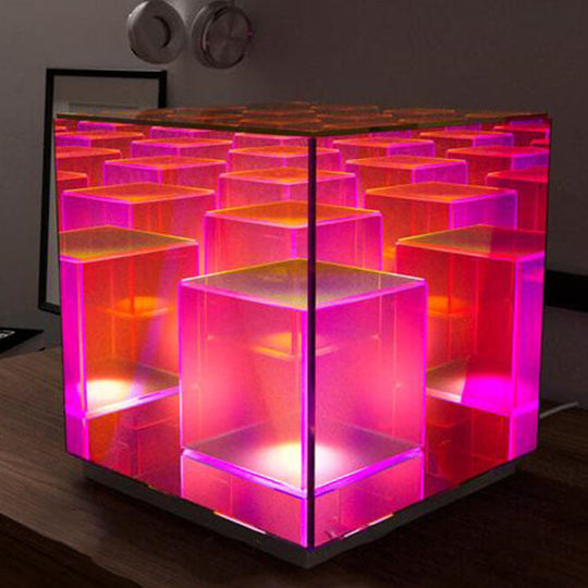 PixelGlow | Moderne Acryl RGB Linie Rubik's Cube LED Tischlampe Mittel 230V Decorique.de