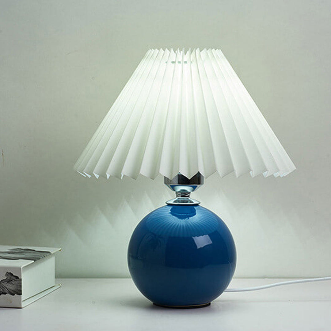 RetroFlair | Nordische Minimalistische Keramische Falten 1-Licht Tischlampe Decorique.de