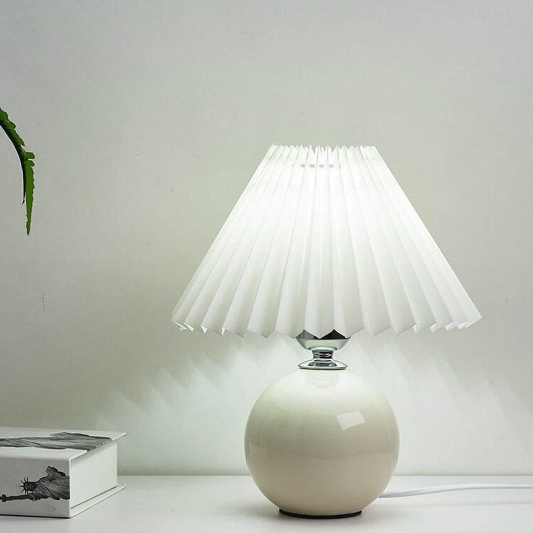 RetroFlair | Nordische Minimalistische Keramische Falten 1-Licht Tischlampe Decorique.de