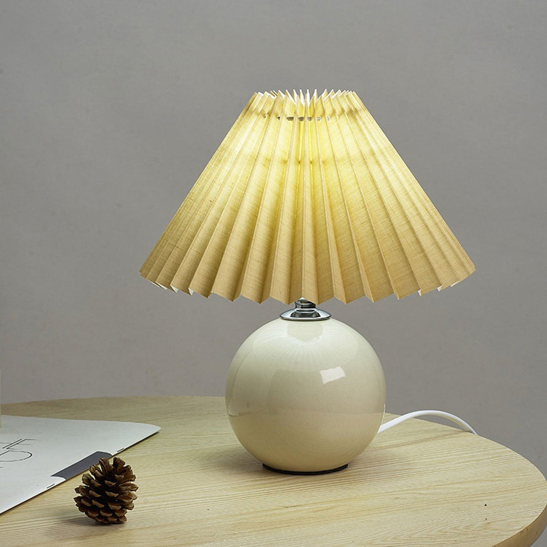 RetroFlair | Nordische Minimalistische Keramische Falten 1-Licht Tischlampe Decorique.de
