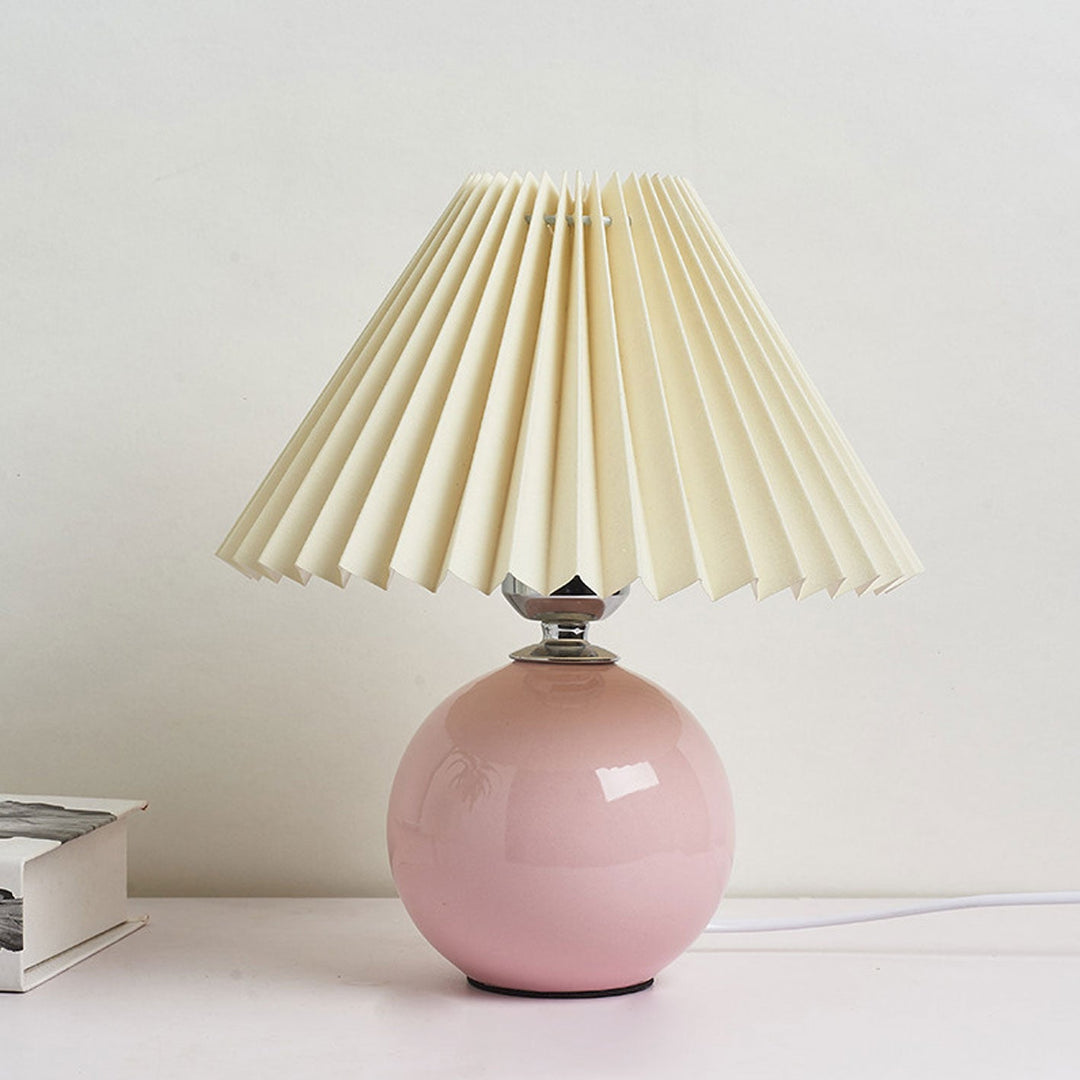 RetroFlair | Nordische Minimalistische Keramische Falten 1-Licht Tischlampe Decorique.de