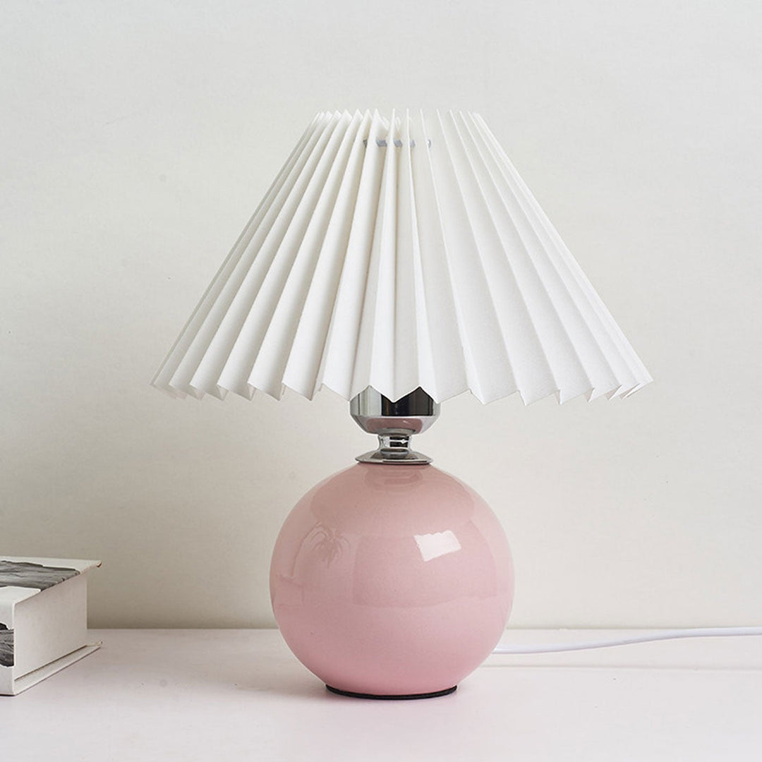RetroFlair | Nordische Minimalistische Keramische Falten 1-Licht Tischlampe Decorique.de