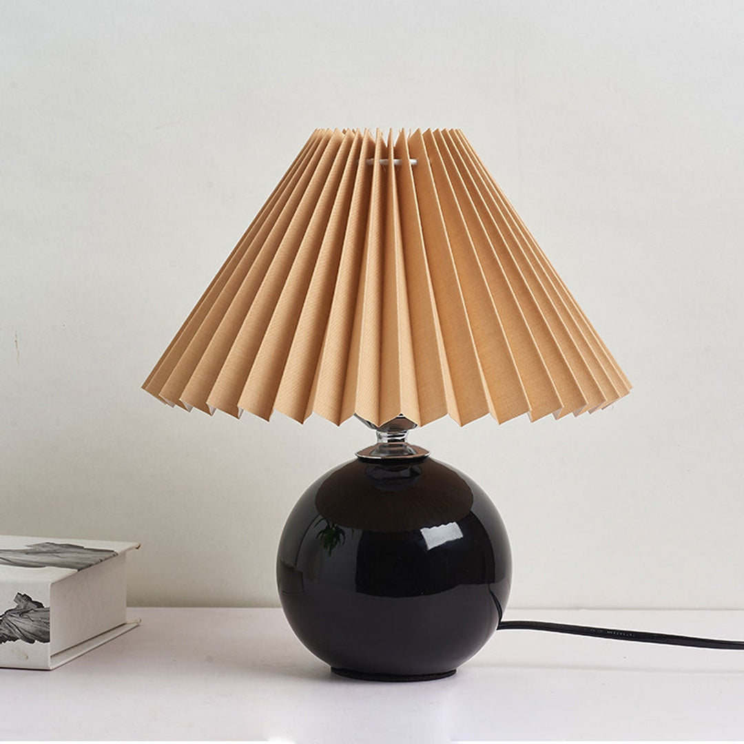RetroFlair | Nordische Minimalistische Keramische Falten 1-Licht Tischlampe Decorique.de