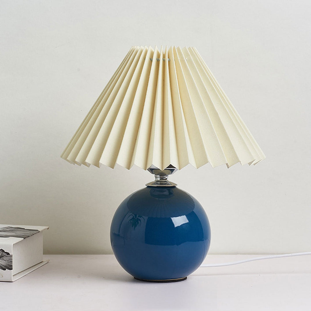 RetroFlair | Nordische Minimalistische Keramische Falten 1-Licht Tischlampe Blau Beige Drucktaster Decorique.de