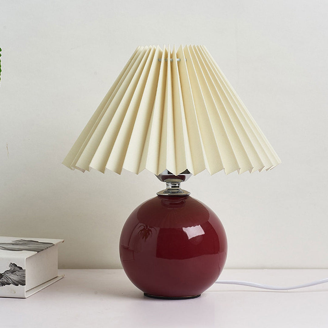 RetroFlair | Nordische Minimalistische Keramische Falten 1-Licht Tischlampe Burgunder Beige Drucktaster Decorique.de