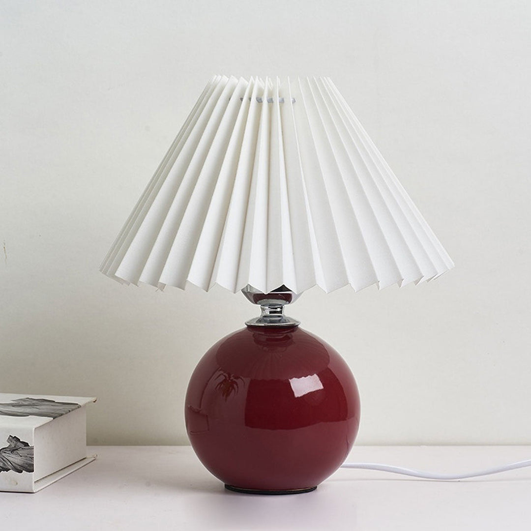 RetroFlair | Nordische Minimalistische Keramische Falten 1-Licht Tischlampe Burgunder Weiß Drucktaster Decorique.de