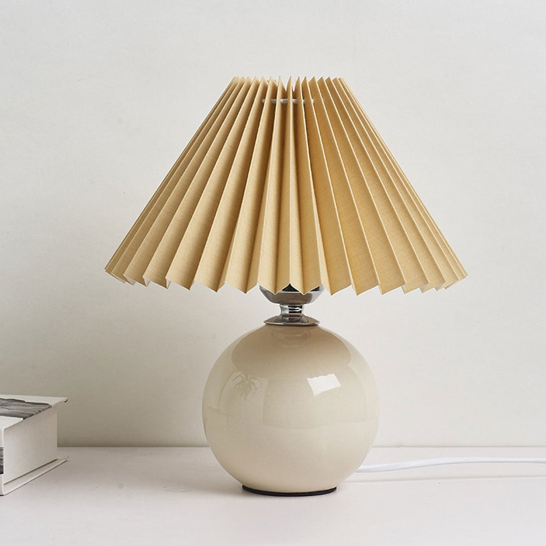 RetroFlair | Nordische Minimalistische Keramische Falten 1-Licht Tischlampe Khaki Braun Drucktaster Decorique.de