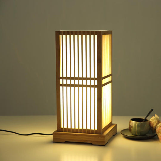 ShizuGlow | Japanische Minimalistische Holzkubus 1-Licht Tischlampe 230V Decorique.de