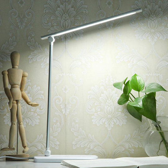 SmartGlow | Minimalistische LED-Tischlampe zum Klappen Silber Decorique.de