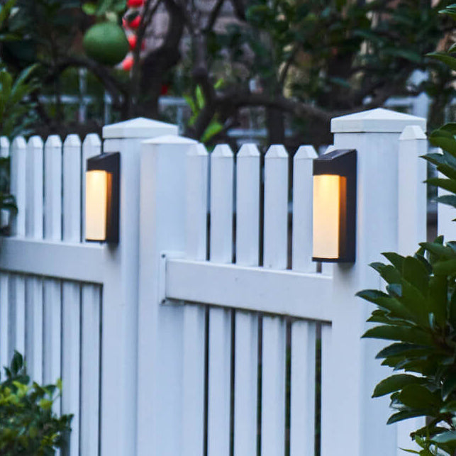 SolarCube | Kompakte LED-Wandleuchte mit Milchglas Decorique.de