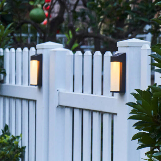 SolarCube | Kompakte LED-Wandleuchte mit Milchglas Decorique.de