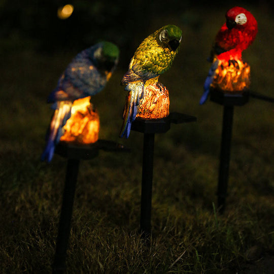 SolarParrot | Buntes LED Harz-Gartenlicht im Papageien-Design Decorique.de
