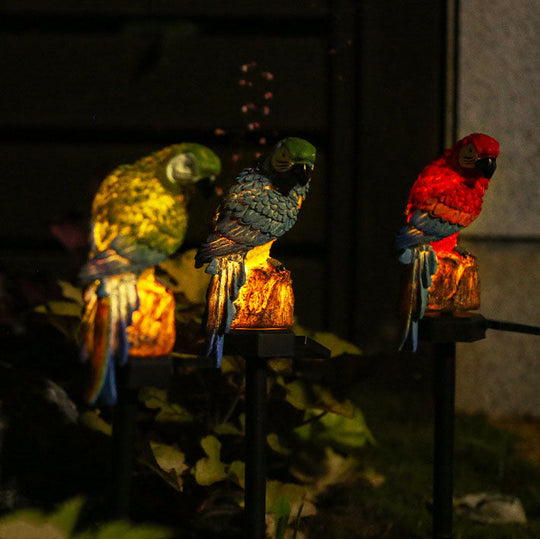 SolarParrot | Buntes LED Harz-Gartenlicht im Papageien-Design Decorique.de