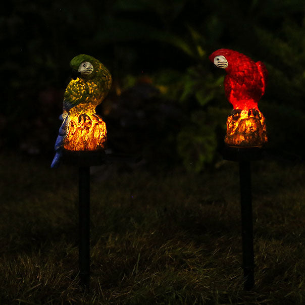 SolarParrot | Buntes LED Harz-Gartenlicht im Papageien-Design Decorique.de