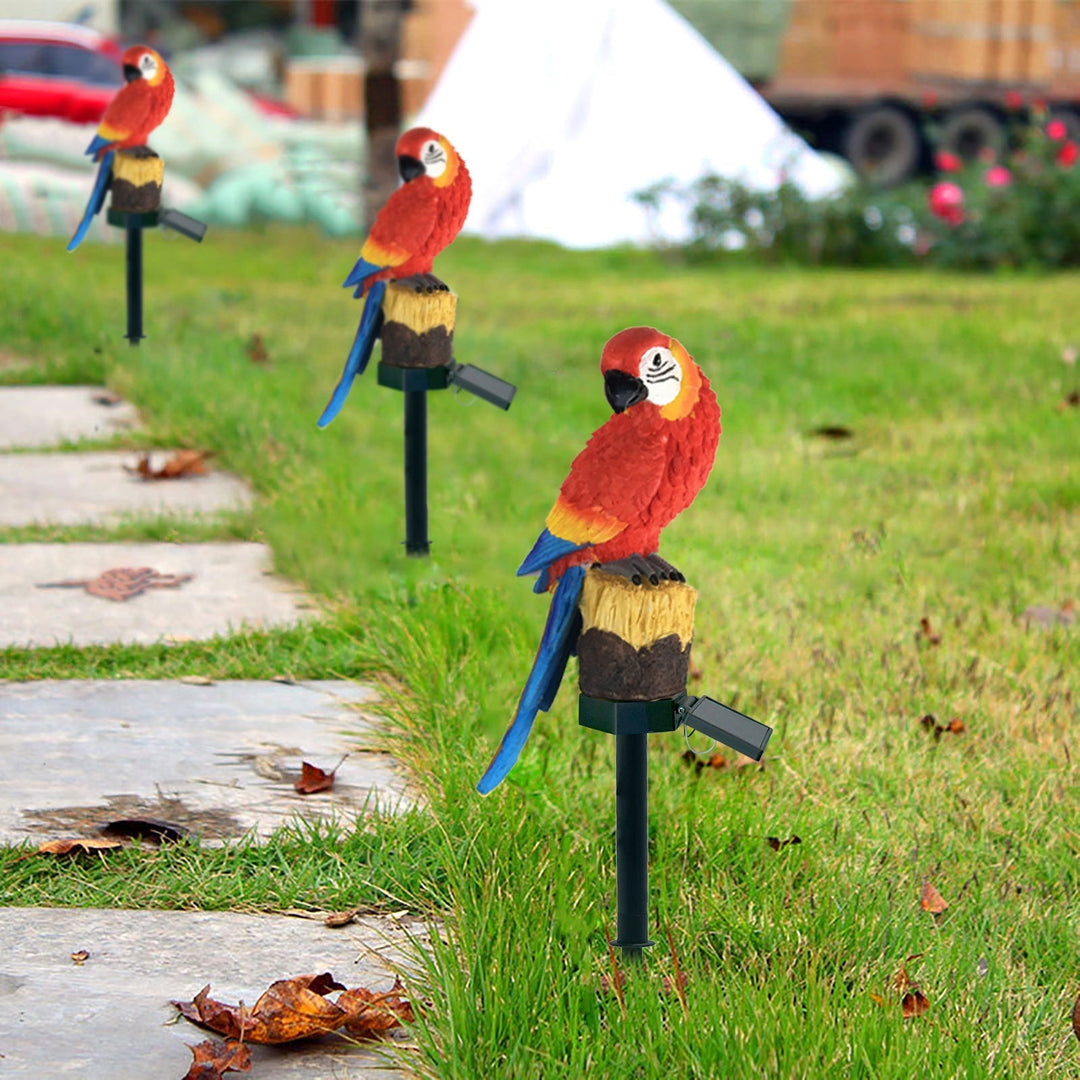 SolarParrot | Buntes LED Harz-Gartenlicht im Papageien-Design Decorique.de