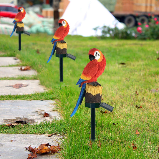 SolarParrot | Buntes LED Harz-Gartenlicht im Papageien-Design Decorique.de