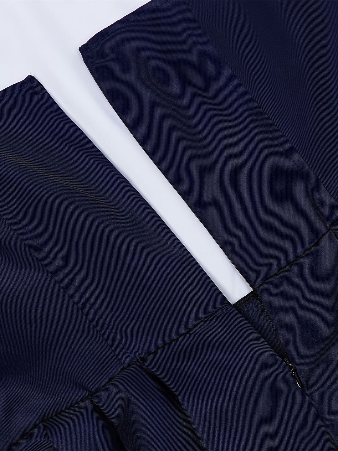 Spitzenzauber | Damen-Dirndlkleid – Knielange Festtracht mit Spitzendetails Decorique.de