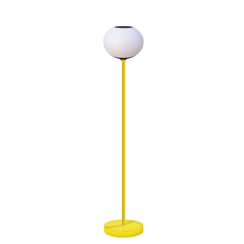 SunStalk | Elegante PE-Stehlampe für Garten & Rasen Gelb Solar Decorique.de
