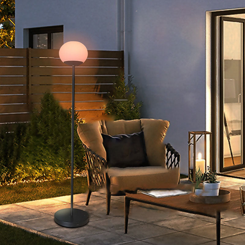 SunStalk | Elegante PE-Stehlampe für Garten & Rasen Schwarz Solar Decorique.de