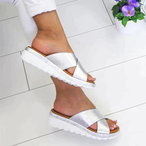 Tavina | Bequeme Keilsandalen mit rutschfester Sohle | Damenmode Decorique.de