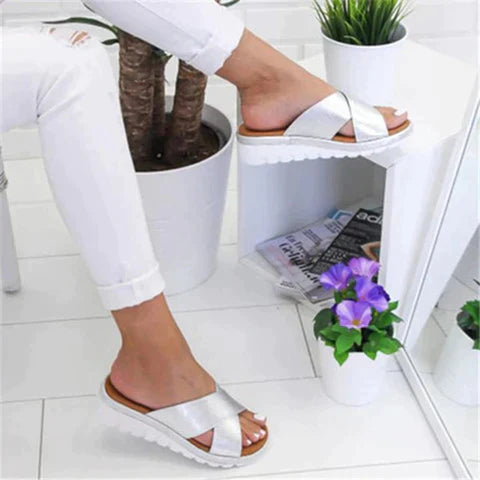 Tavina | Bequeme Keilsandalen mit rutschfester Sohle | Damenmode Decorique.de